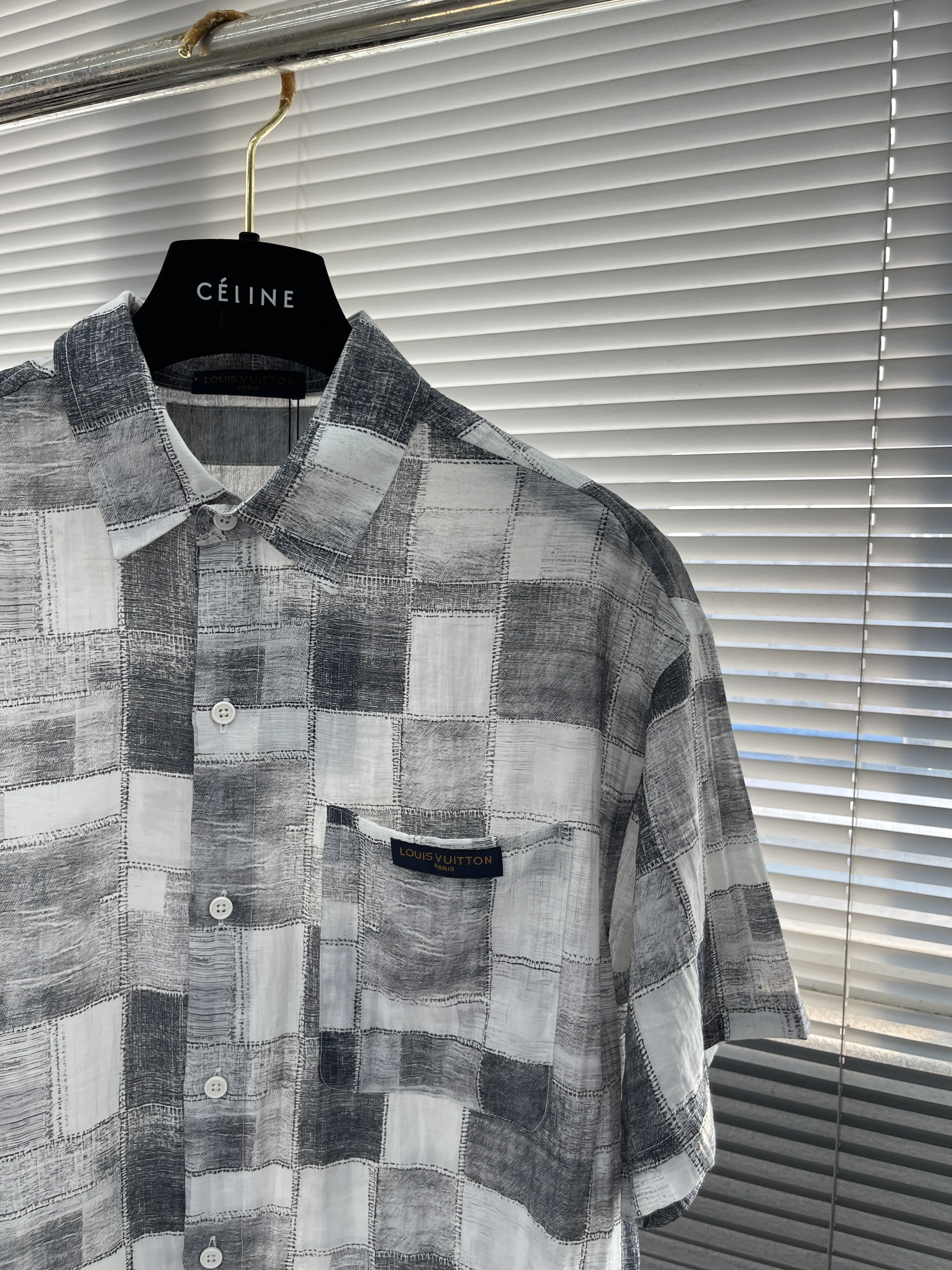 LOUIS VUITTON Мужская рубашка LOUIS VUITTON Мужская рубашка