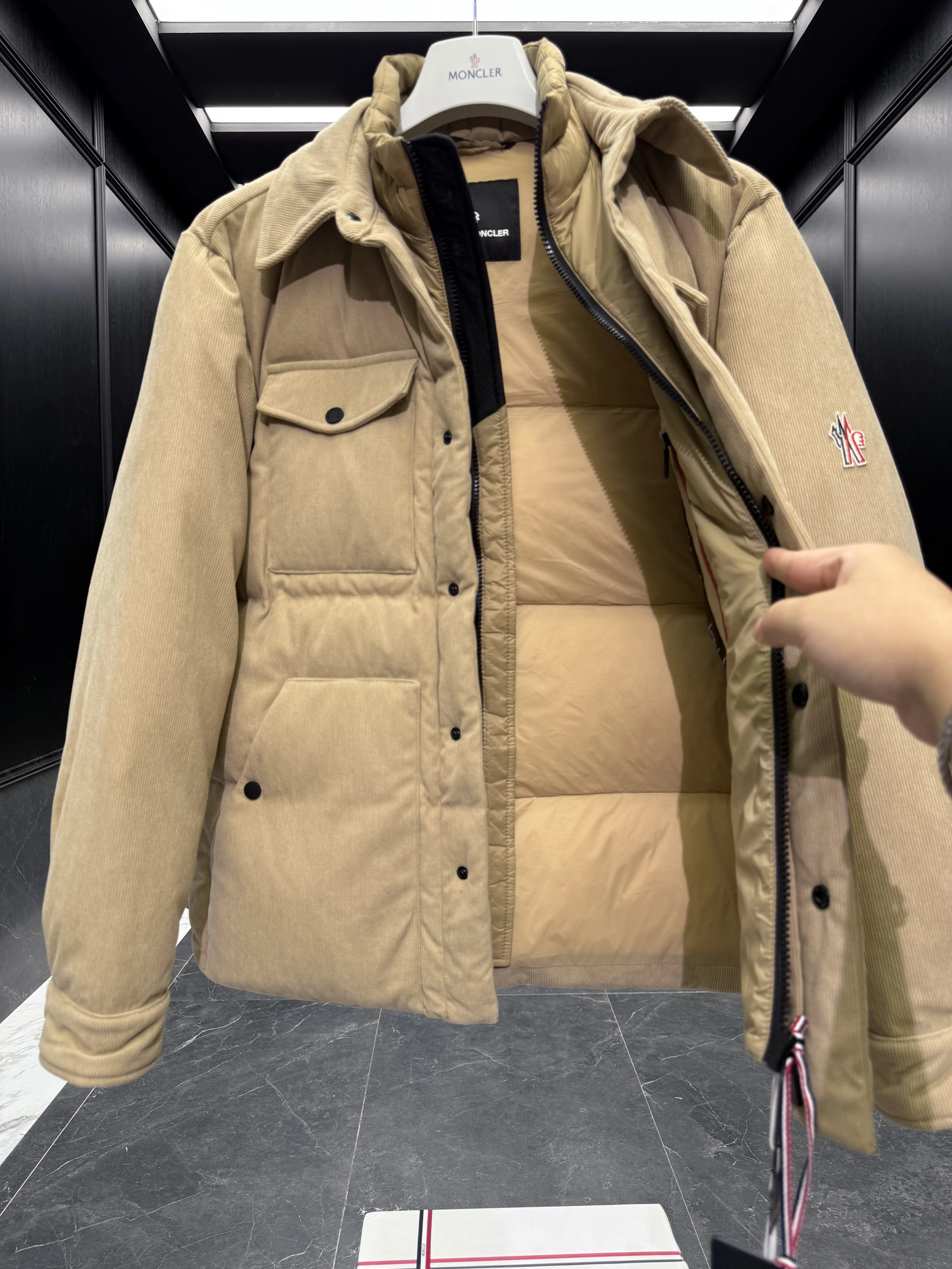 MONCLER Мужской вельветовый пуховик Legh MONCLER Мужской вельветовый пуховик Legh