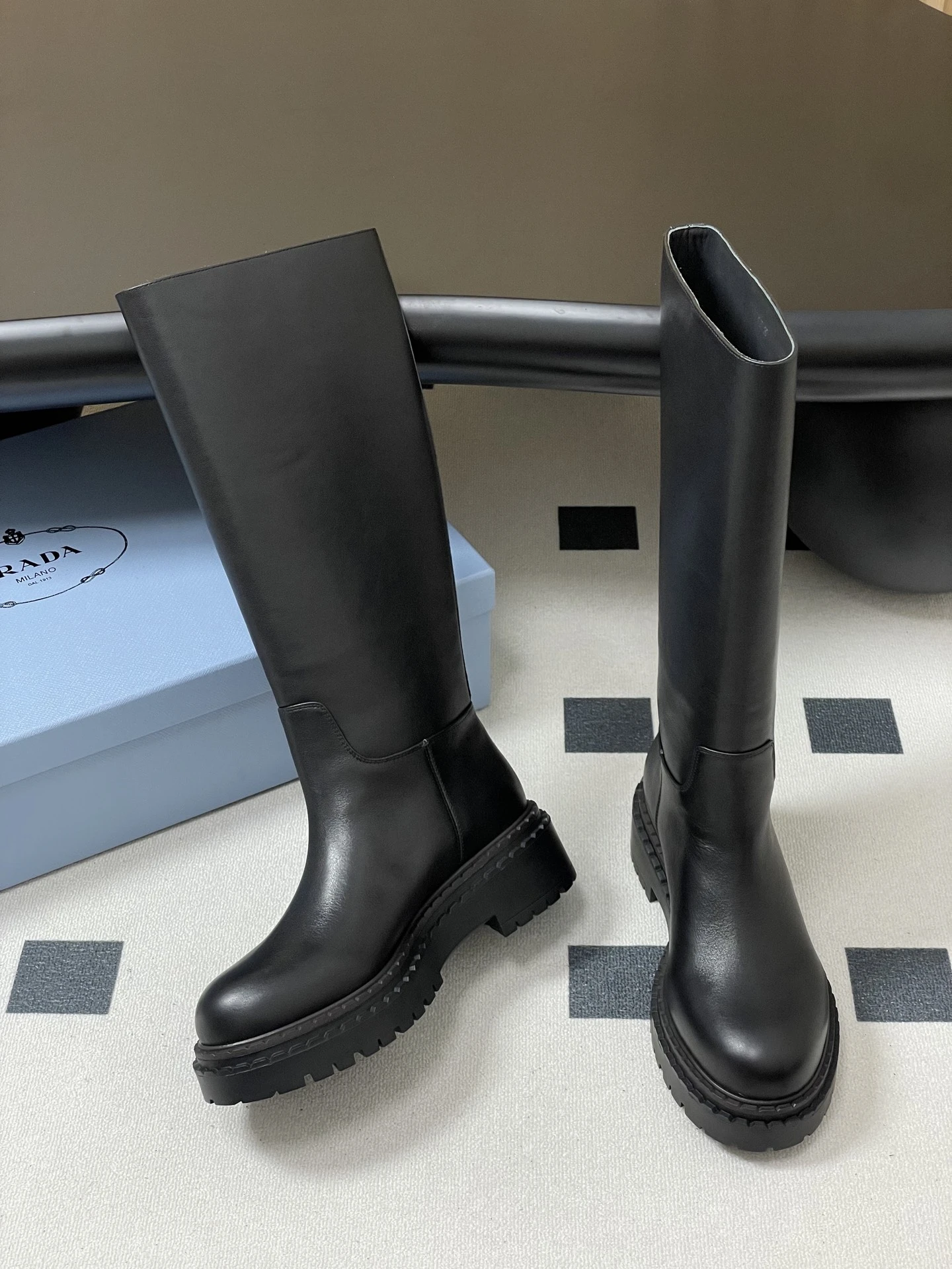 PRADA Женские высокие классические сапоги