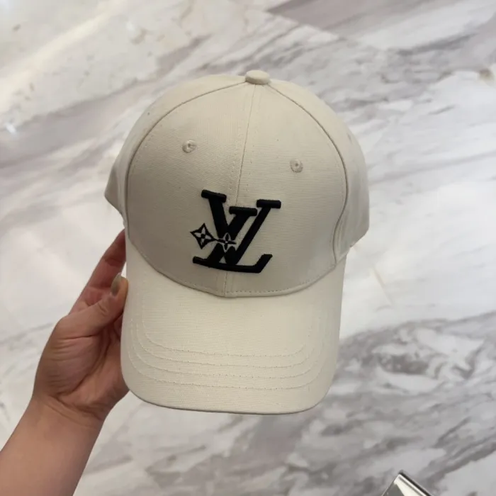 LOUIS VUITTON Кепка с логотипом