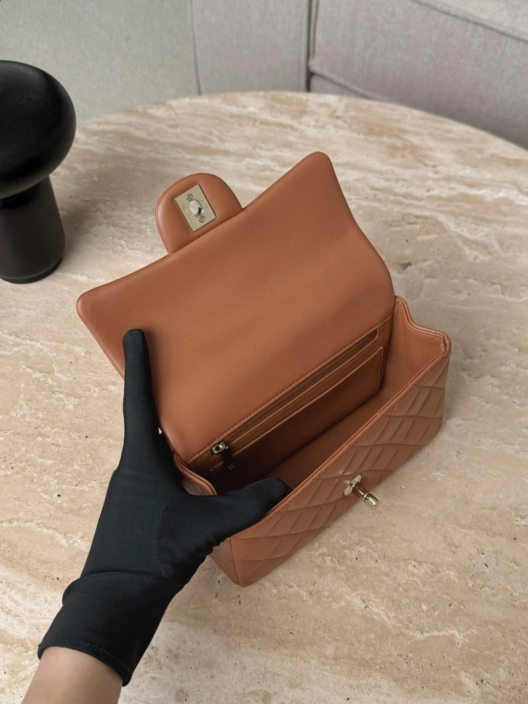 CHANEL Женская сумка с ручкой CF20