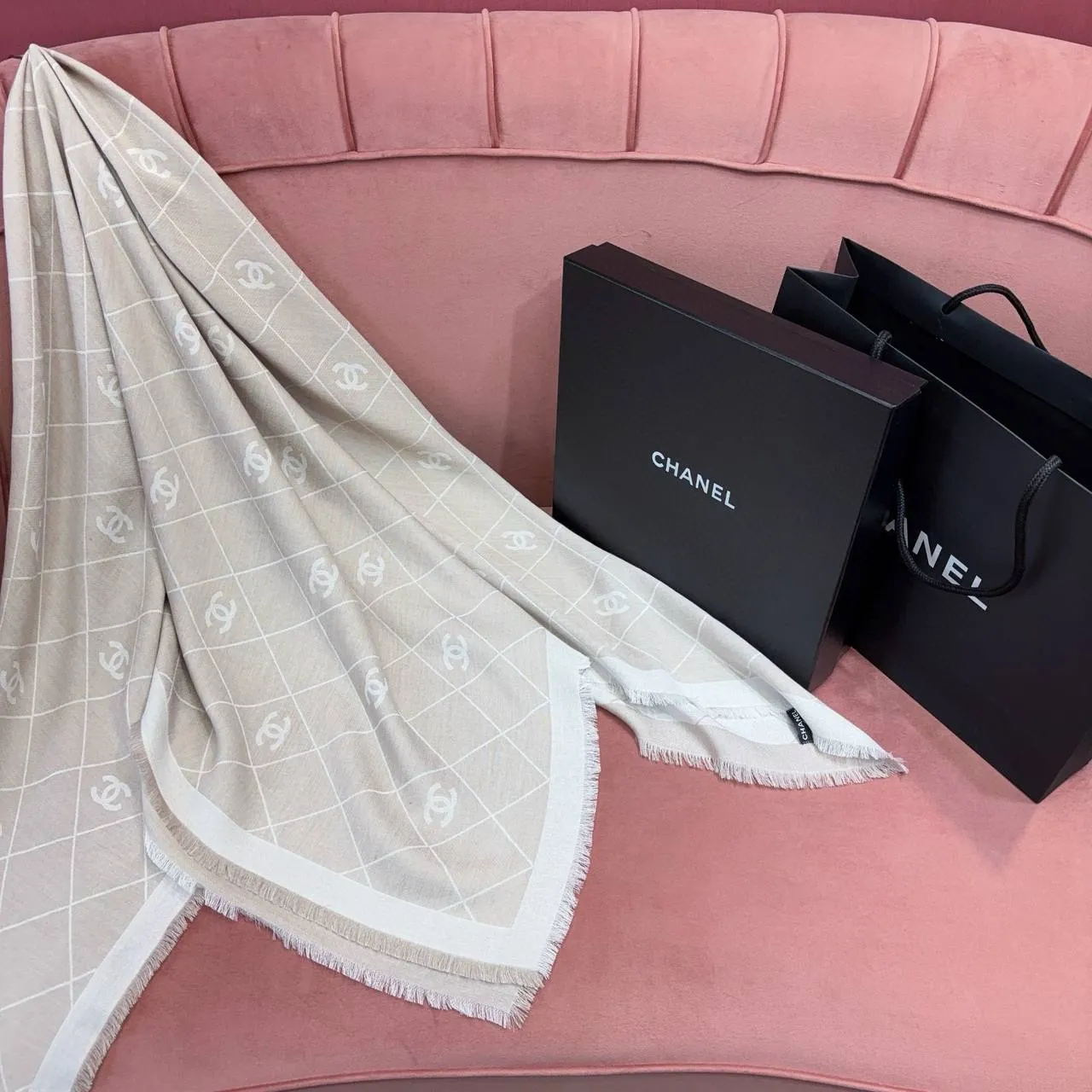 CHANEL Женский платок CHANEL Женский платок