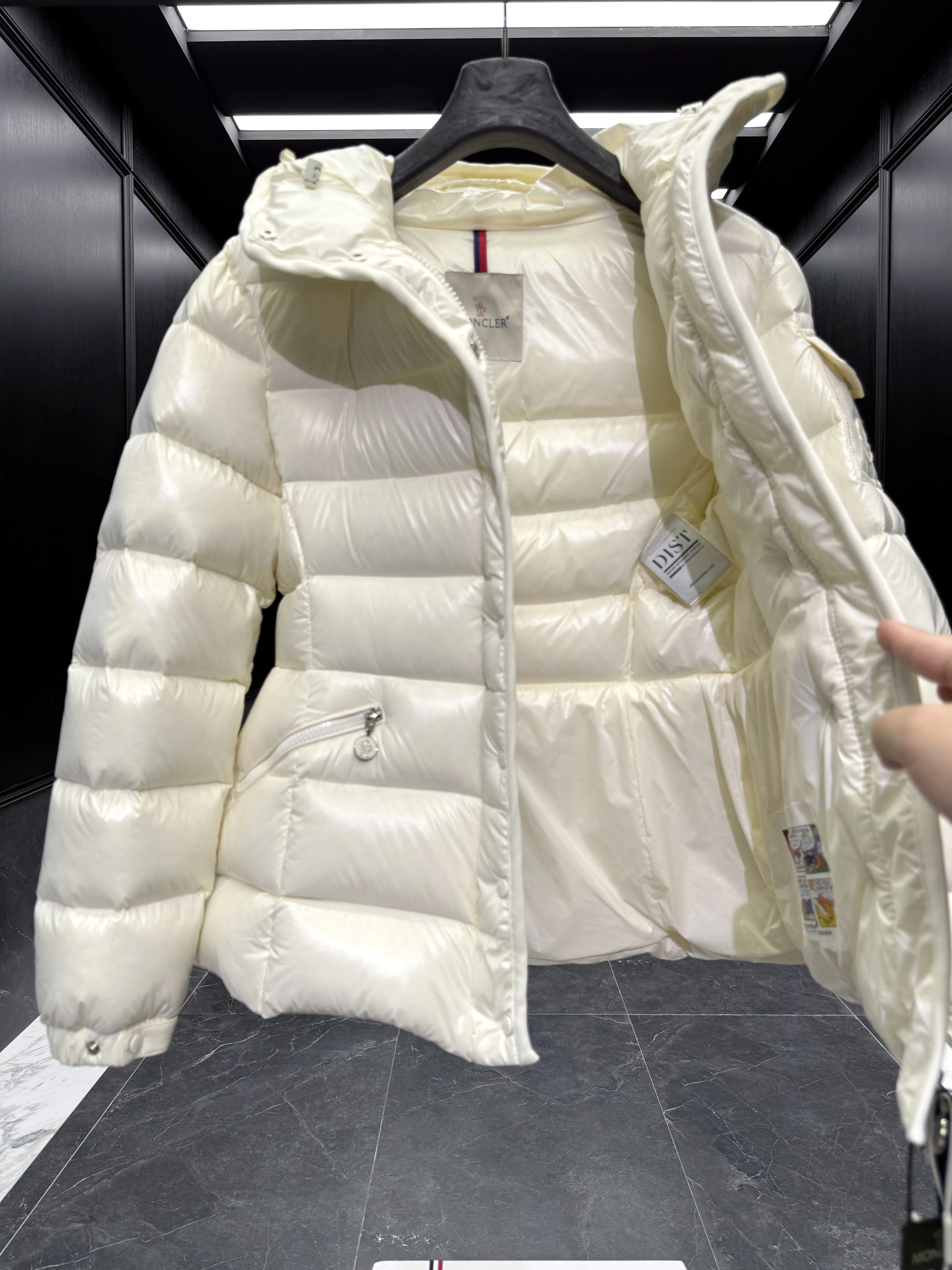 MONCLER Женская куртка Barante