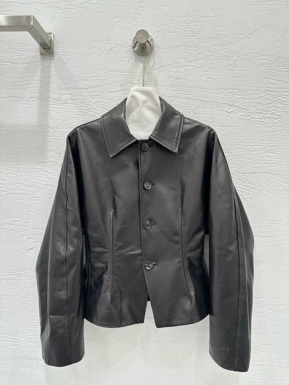 BOTTEGA VENETA Женская кожаная куртка BOTTEGA VENETA Женская кожаная куртка