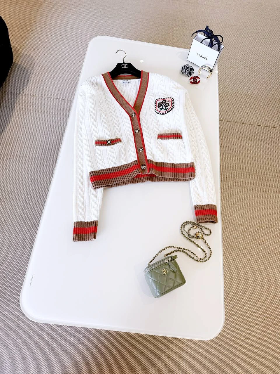 CHANEL Женский кардиган из кашемира CHANEL Женский кардиган из кашемира