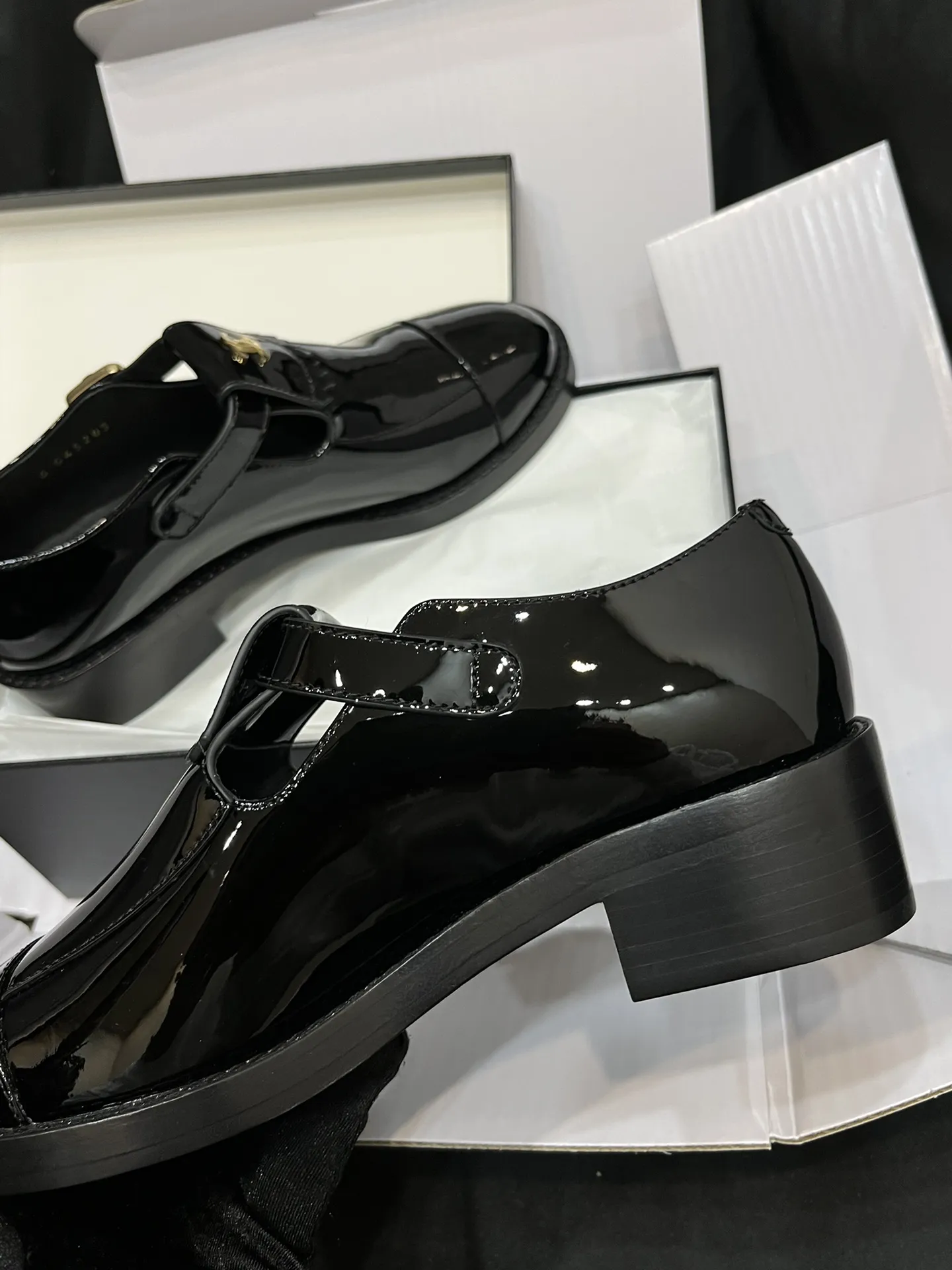 CHANEL Женские лоферы из телячьей кожи CHANEL Женские лоферы из телячьей кожи