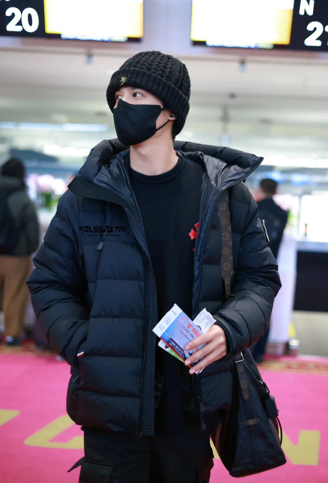 MONCLER Мужской пуховик Grenoble Camurac MONCLER Мужской пуховик Grenoble Camurac