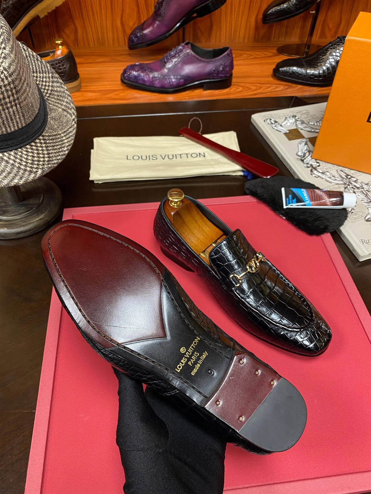 LOUIS VUITTON Мужские туфли LOUIS VUITTON Мужские туфли