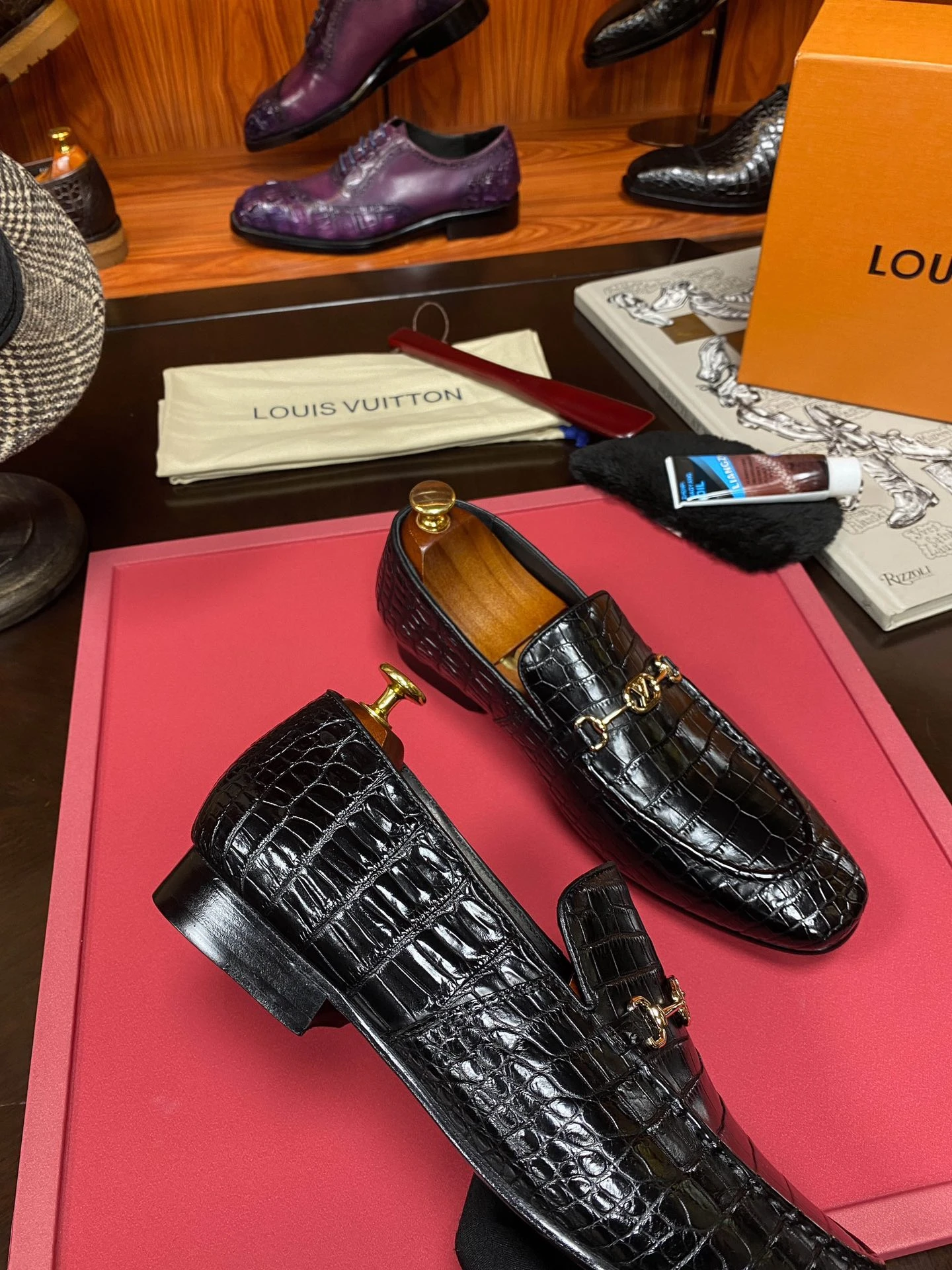 LOUIS VUITTON Мужские туфли LOUIS VUITTON Мужские туфли