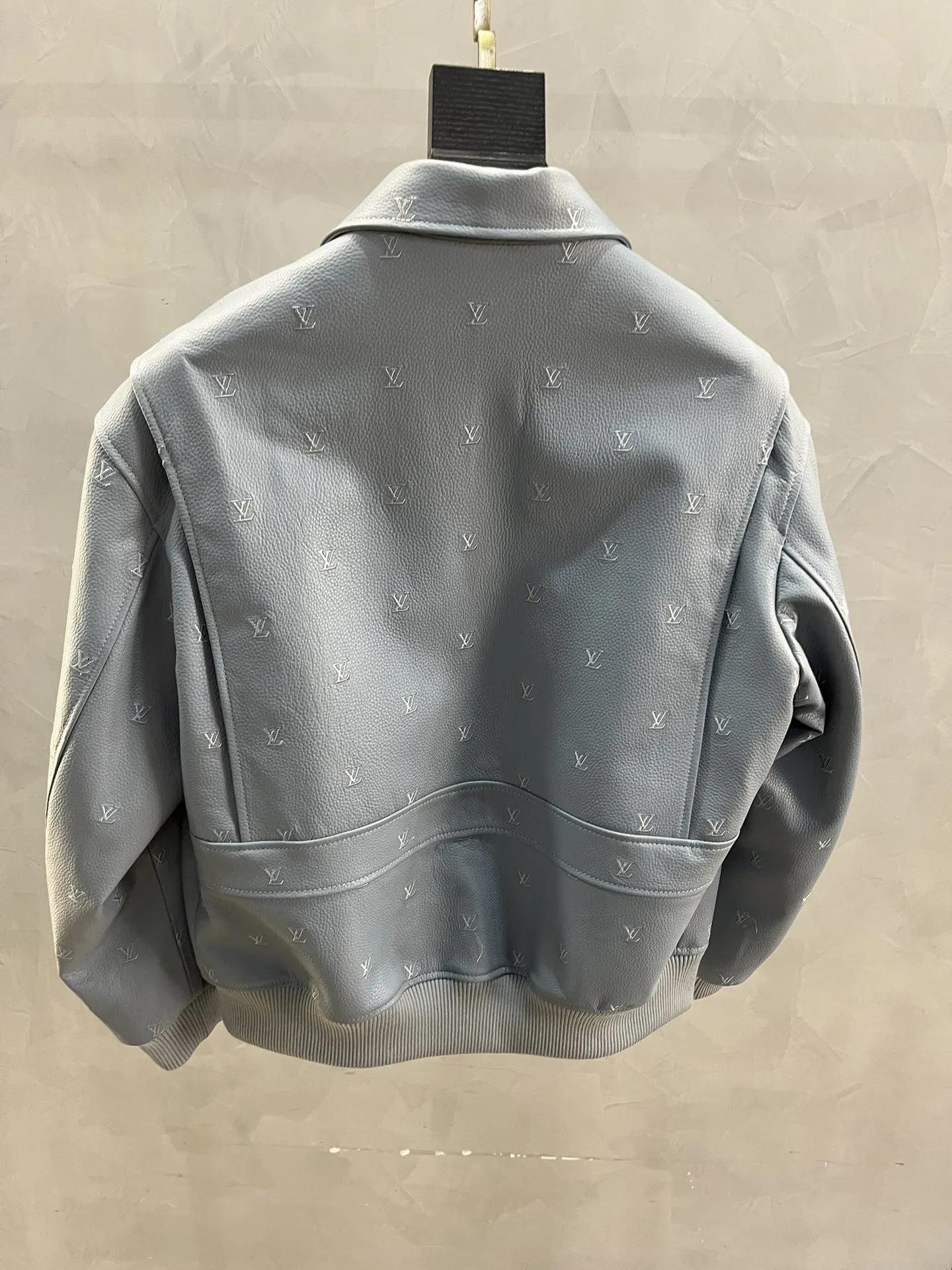 LOUIS VUITTON Мужская кожаная куртка LOUIS VUITTON Мужская кожаная куртка