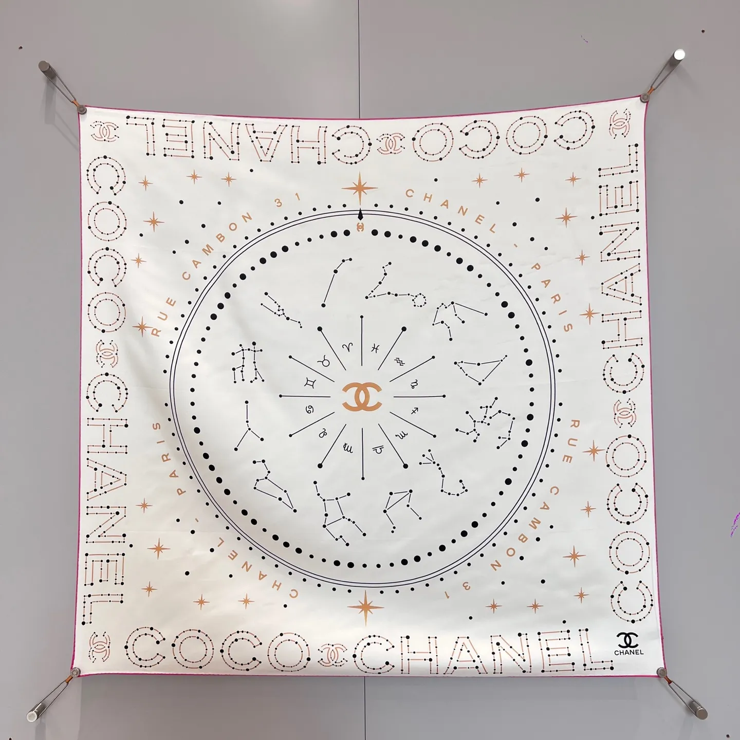 CHANEL Женский платок шёлк CHANEL Женский платок шёлк