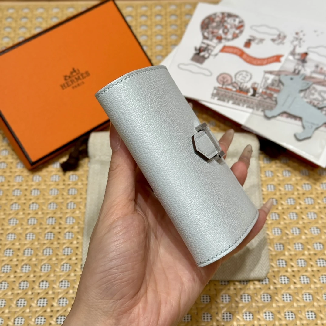 HERMES Кошелёк Bearn 12 см 08/Bluepale Chèvre HERMES Кошелёк Bearn 12 см 08/Bluepale Chèvre