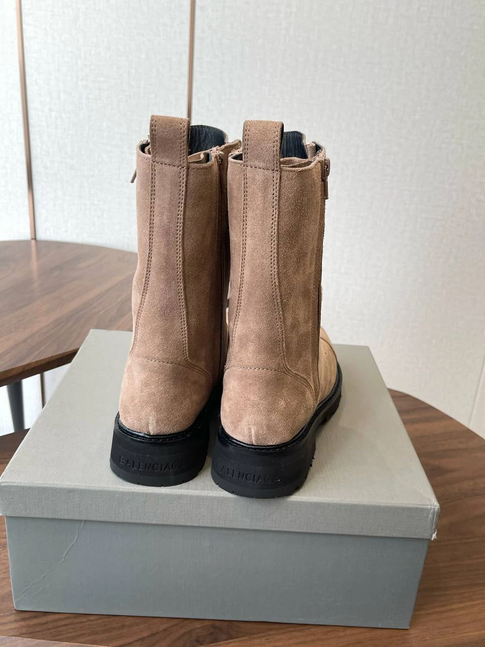 BALENCIAGA Женские сапоги из телячьей кожи BALENCIAGA Женские сапоги из телячьей кожи