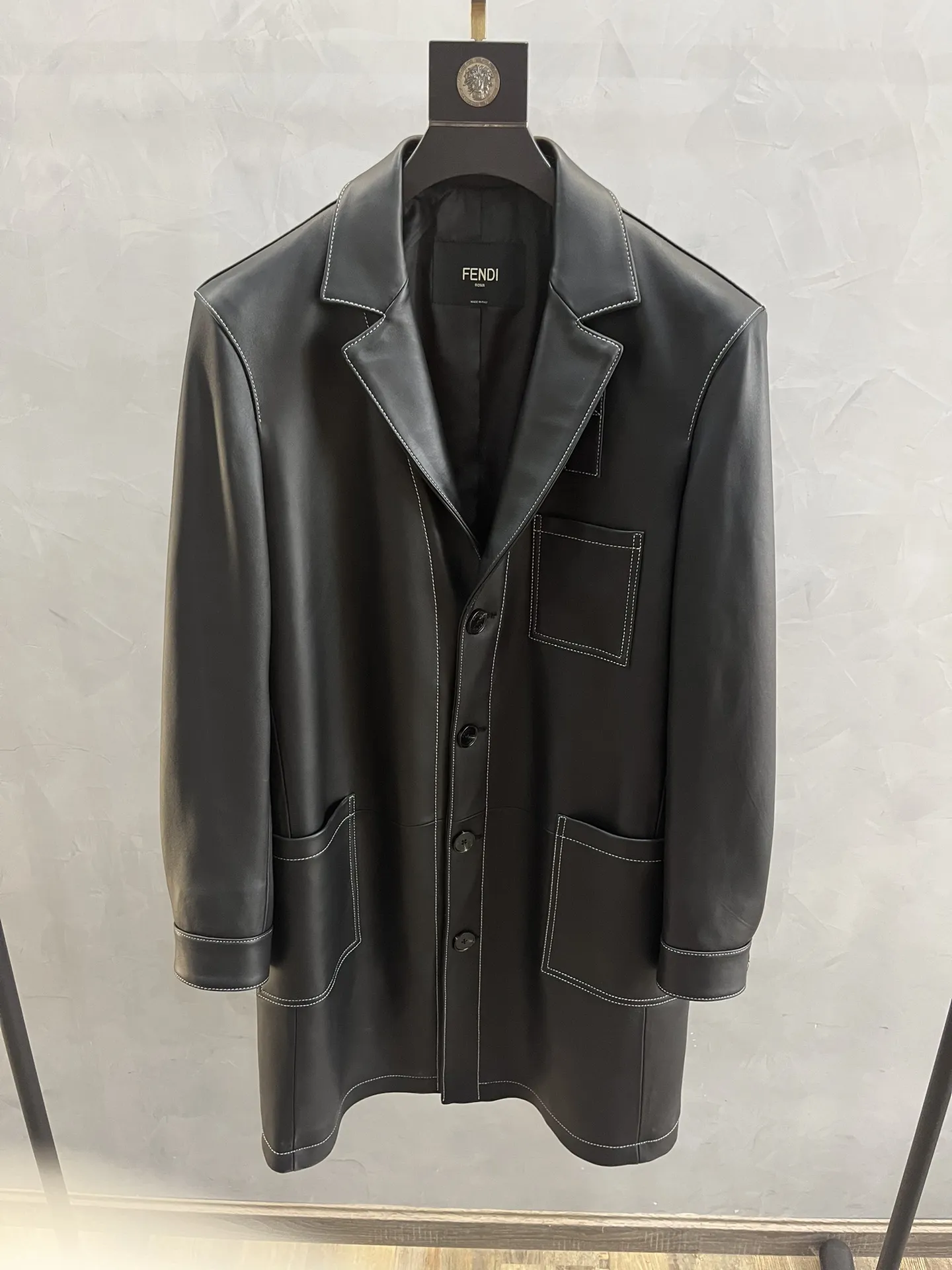 FENDI Мужской кожаный плащ FENDI Мужской кожаный плащ