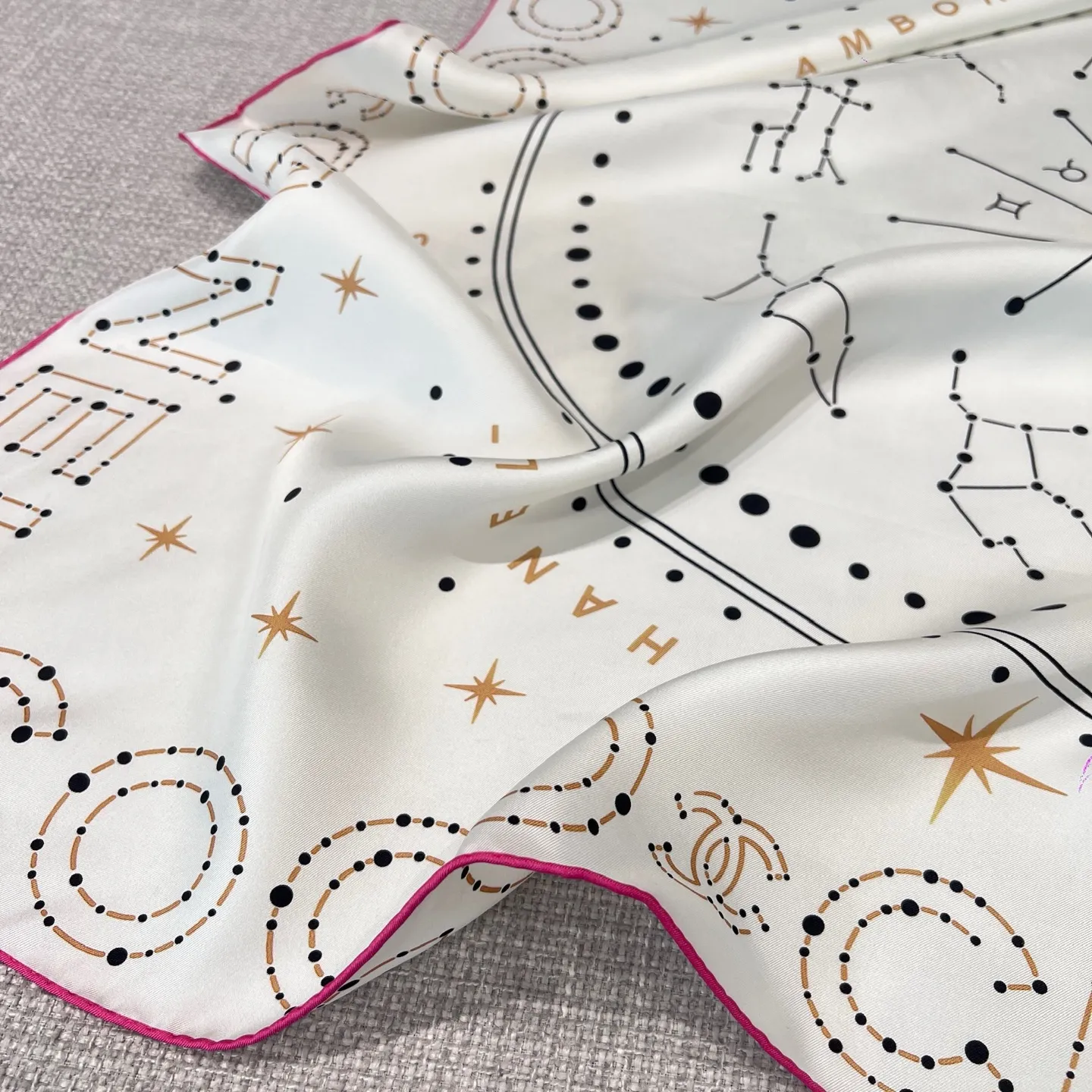 CHANEL Женский платок шёлк CHANEL Женский платок шёлк