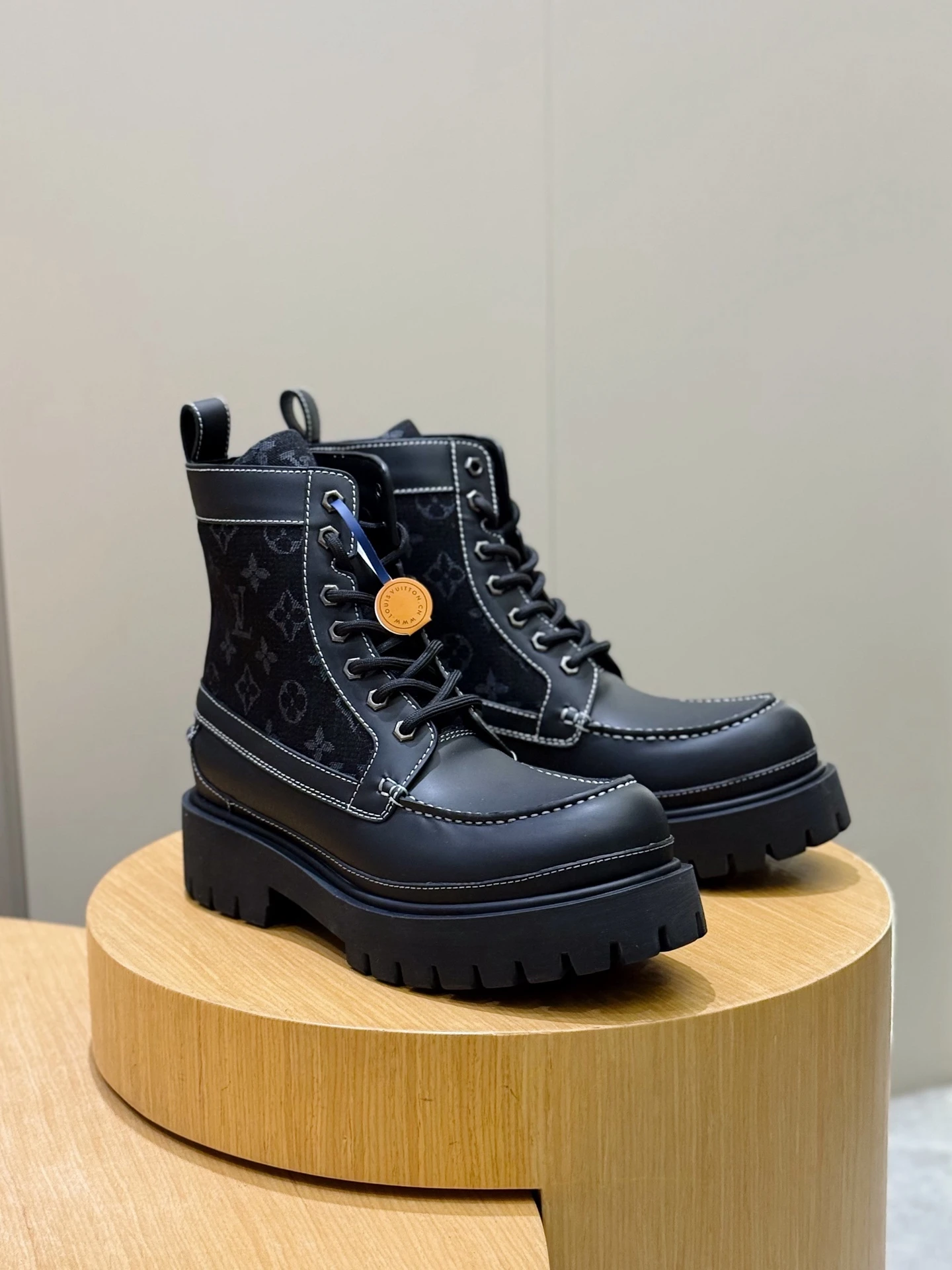 LOUIS VUITTON Мужские ботинки 