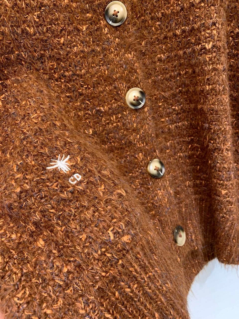 CHRISTIAN DIOR Женский пушистый вязаный кардиган CHRISTIAN DIOR Женский пушистый вязаный кардиган