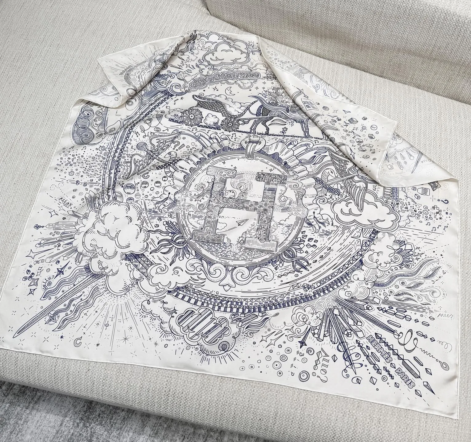 HERMES Женский платок из шелка