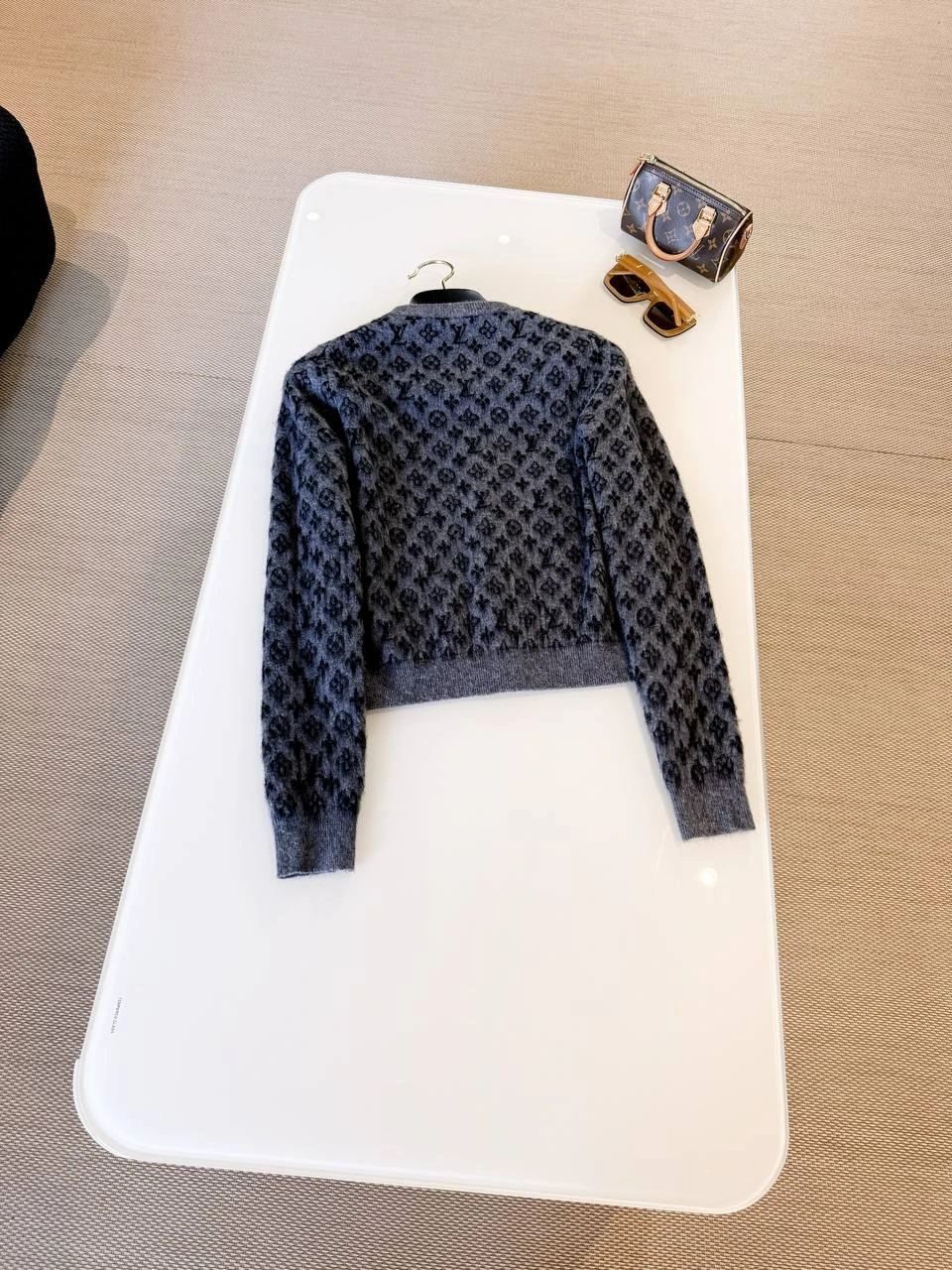 LOUIS VUITTON Женский кардиган из шерсти LOUIS VUITTON Женский кардиган из шерсти