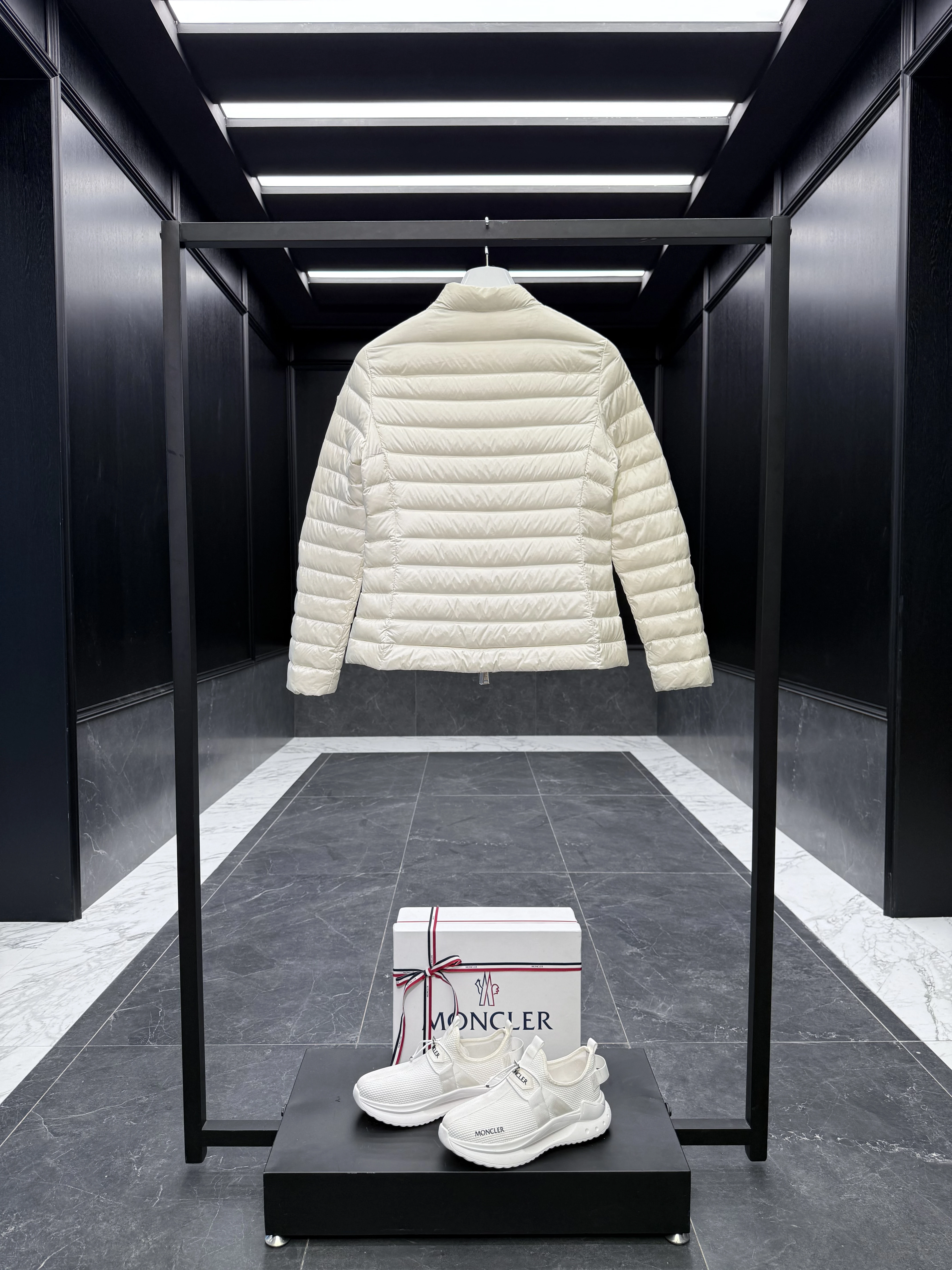MONCLER Женский пуховик Igelle 
