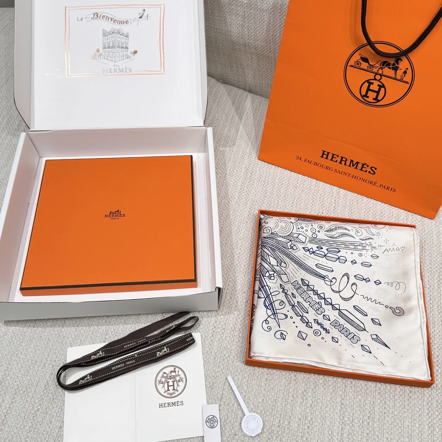 HERMES Женский платок из шелка