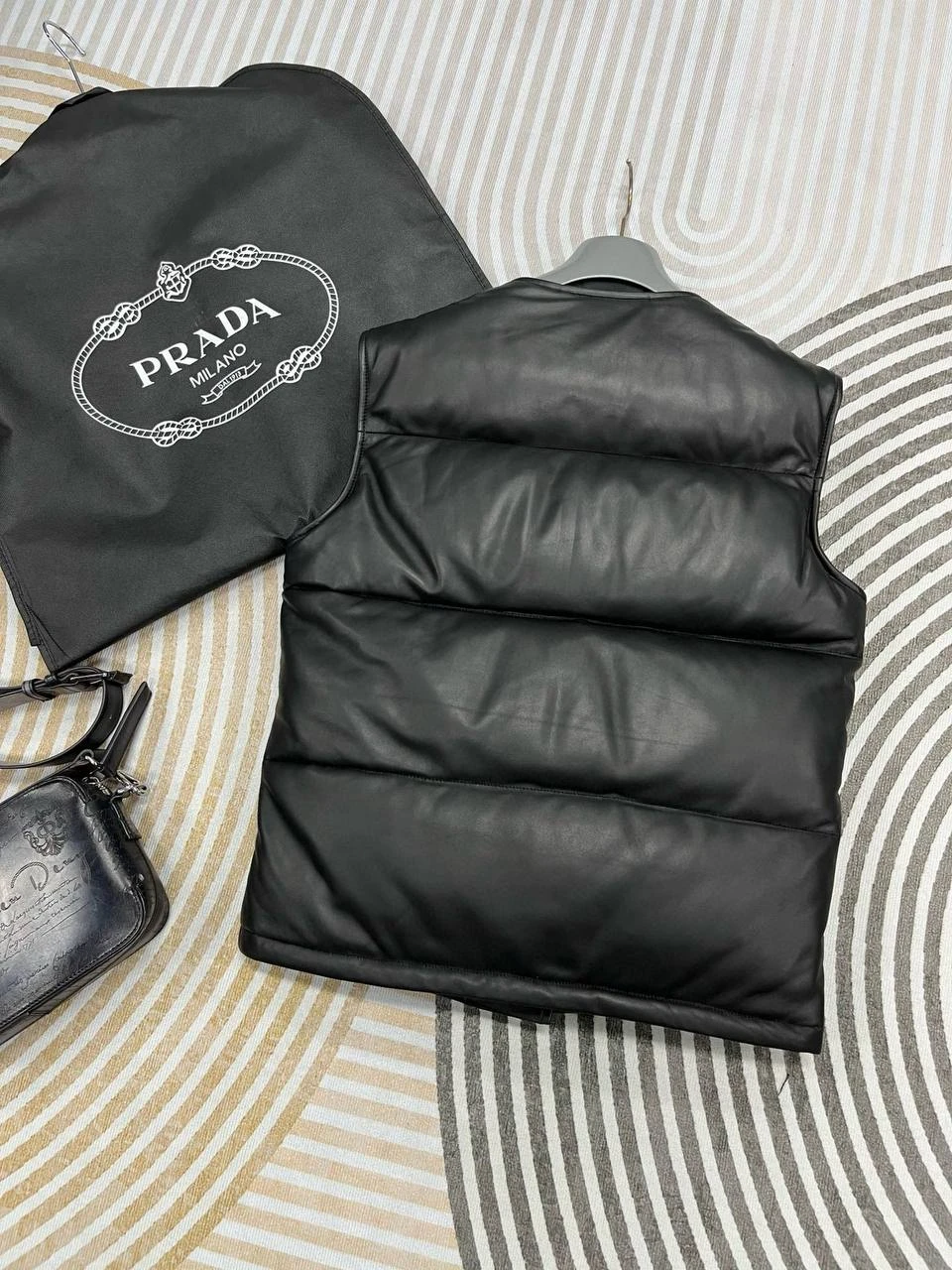 PRADA Мужской жилет из кожи ягненка  PRADA Мужской жилет из кожи ягненка