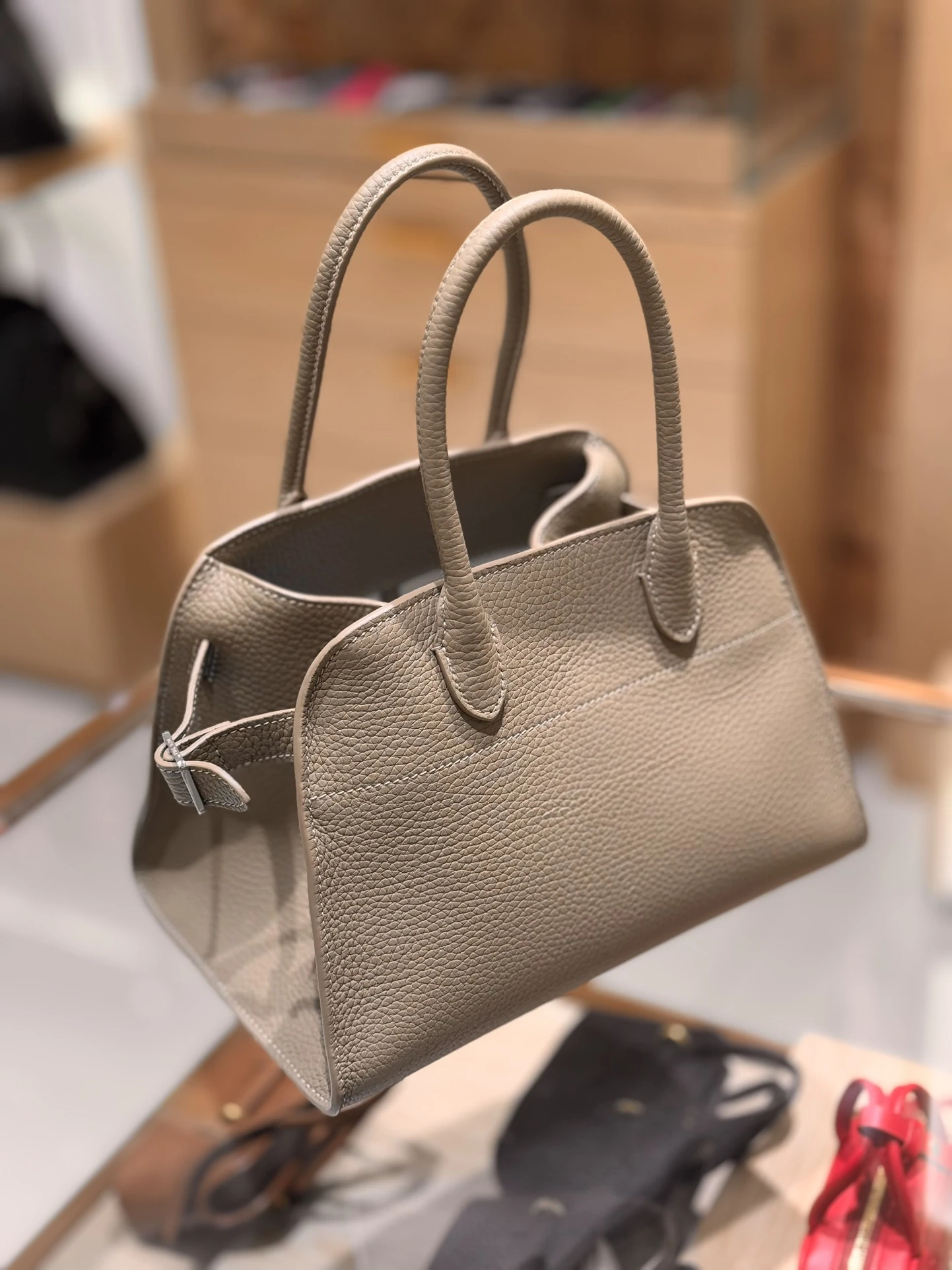 THE ROW Женская сумка Margaux 10 из кожи THE ROW Женская сумка Margaux 10 из кожи