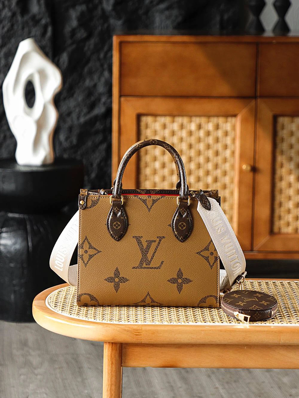 LOUIS VUITTON Женская Сумка Onthego M46373 LOUIS VUITTON Женская Сумка Onthego M46373