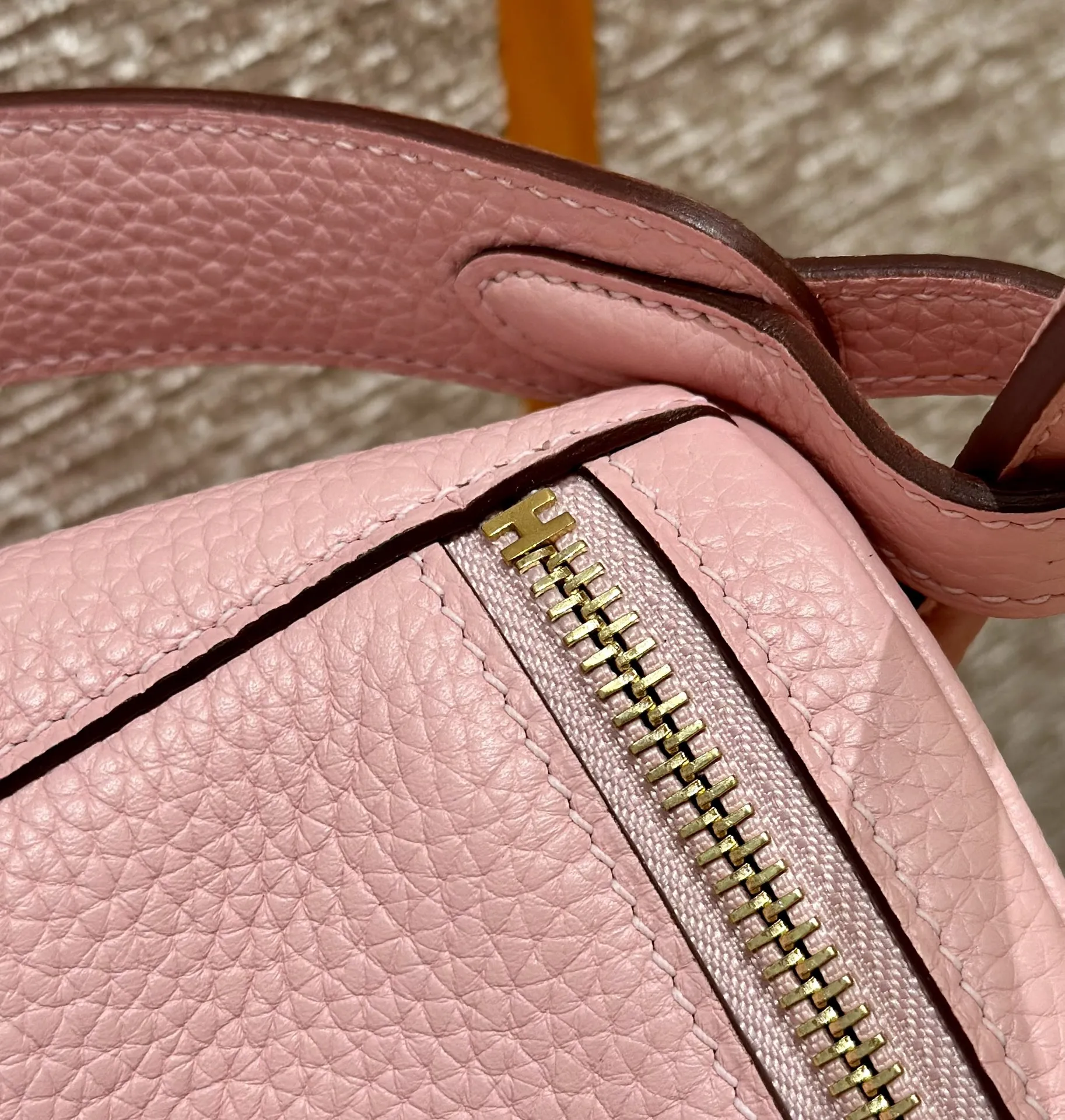 HERMES Женская сумка Lindy 30 см 3Q Clemence HERMES Женская сумка Lindy 30 см 3Q Clemence