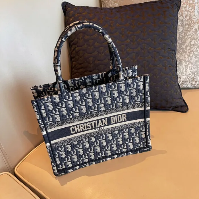 CHRISTIAN DIOR Женская сумка Dior Book Tote