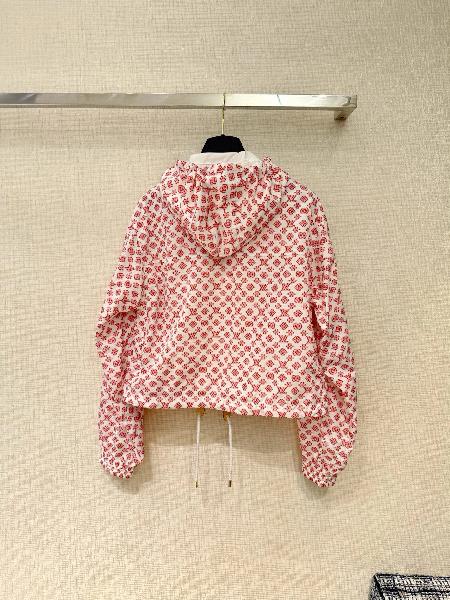 LOUIS VUITTON Женская ветровка из нейлона LOUIS VUITTON Женская ветровка из нейлона