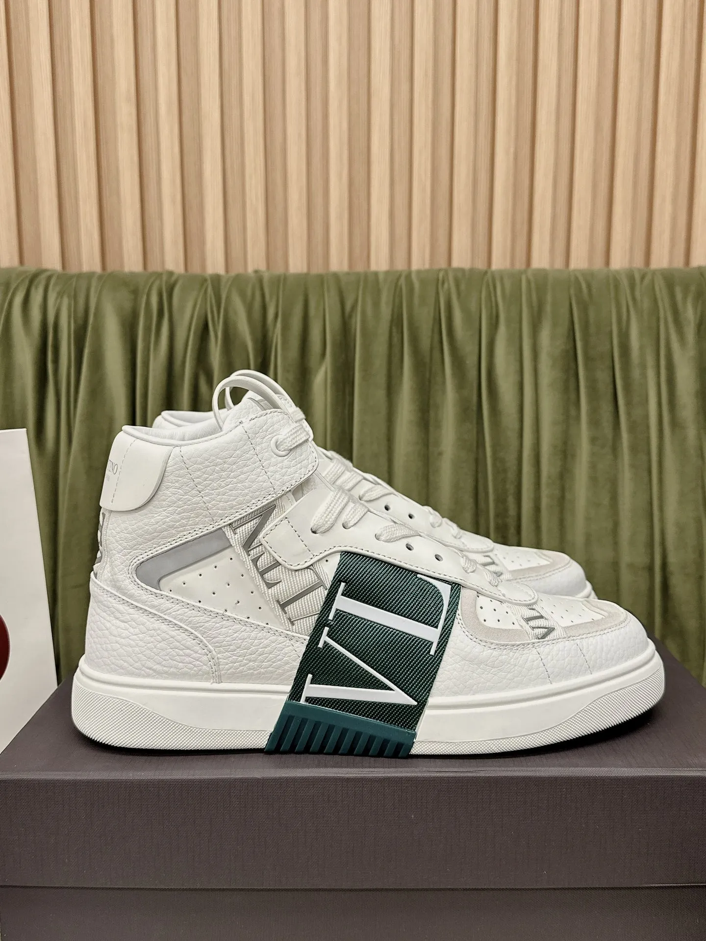 VALENTINO Мужские высокие кроссовки VL7N