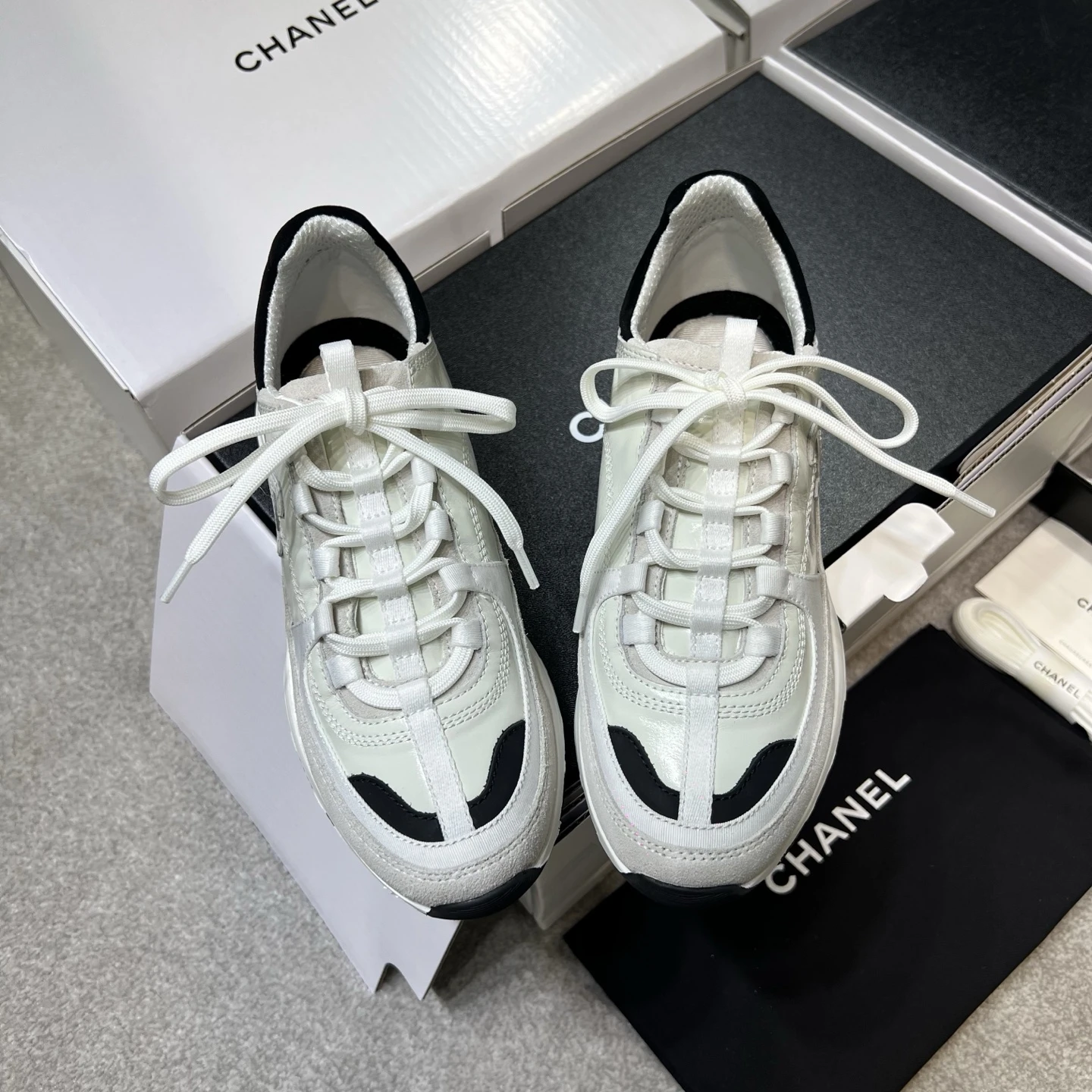 CHANEL Женские кроссовки комбинированные CHANEL Женские кроссовки комбинированные
