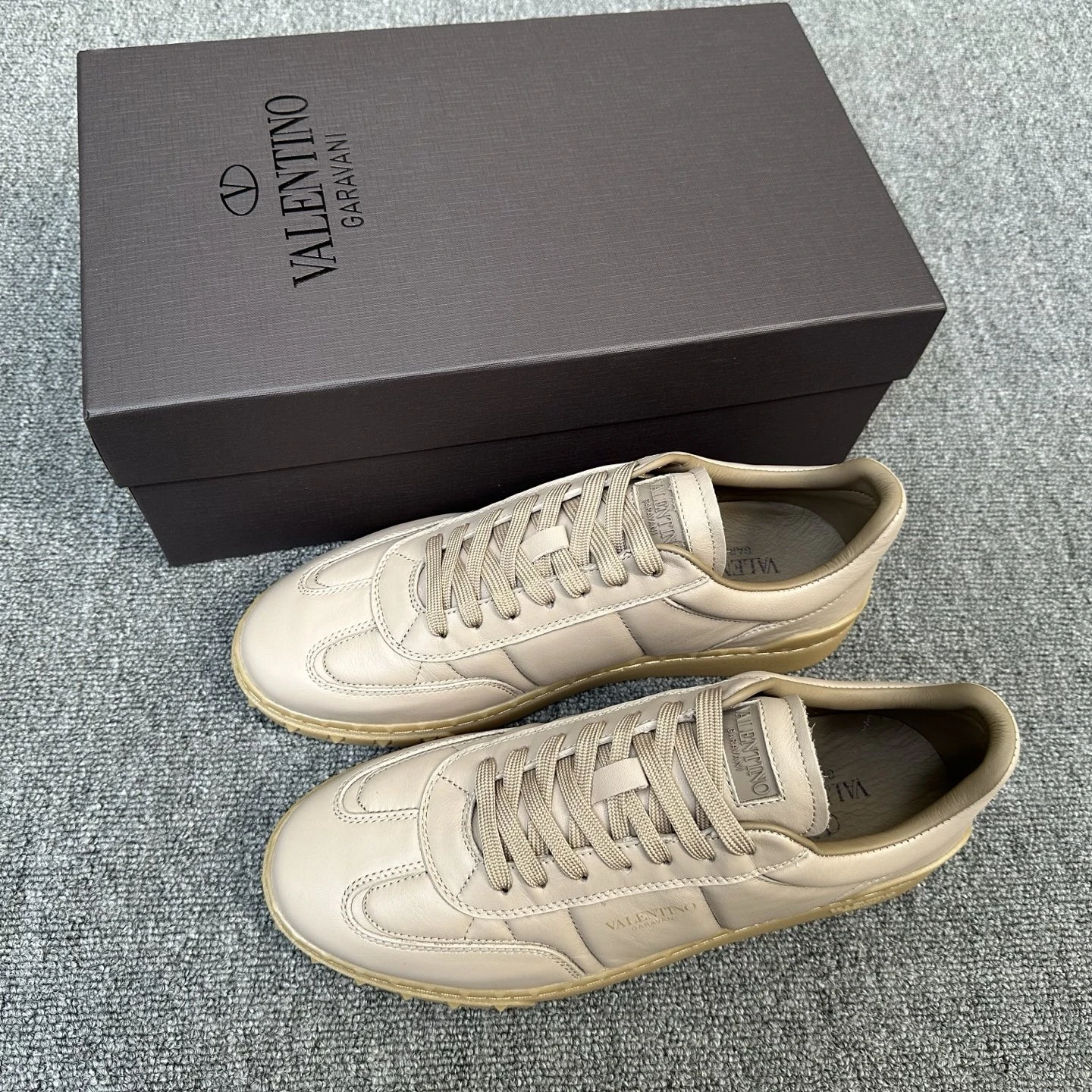 VALENTINO Мужские кроссовки из телячьей кожи VALENTINO Мужские кроссовки из телячьей кожи