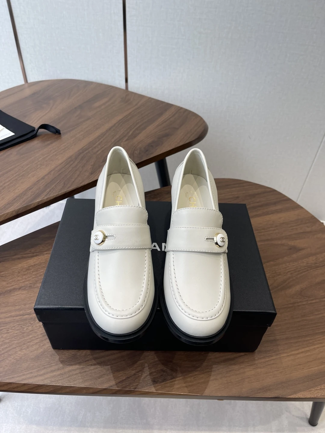 CHANEL Женские туфли из телячьей кожи 