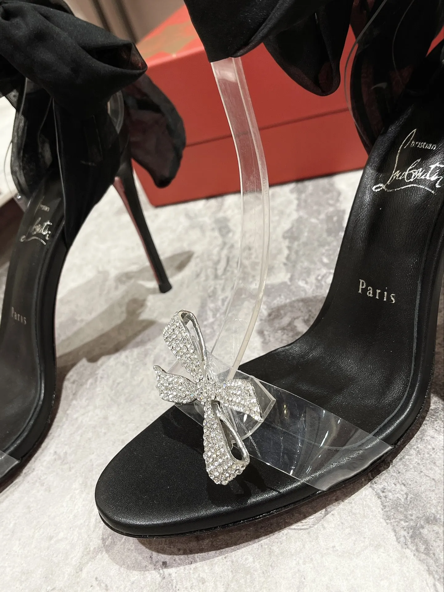 CHRISTIAN LOUBOUTIN Женские босоножки