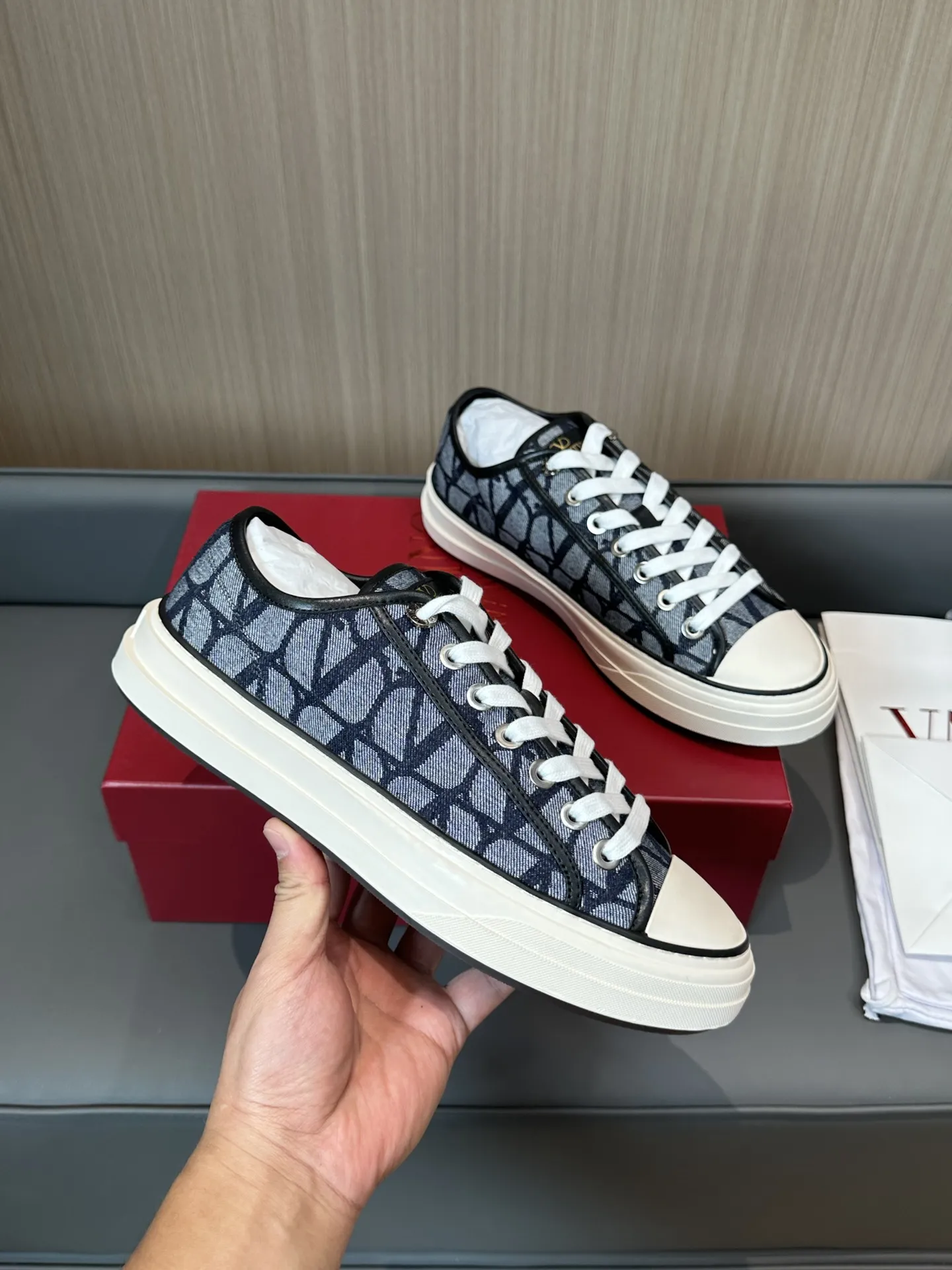 VALENTINO Кеды Toile Iconographe Totaloop