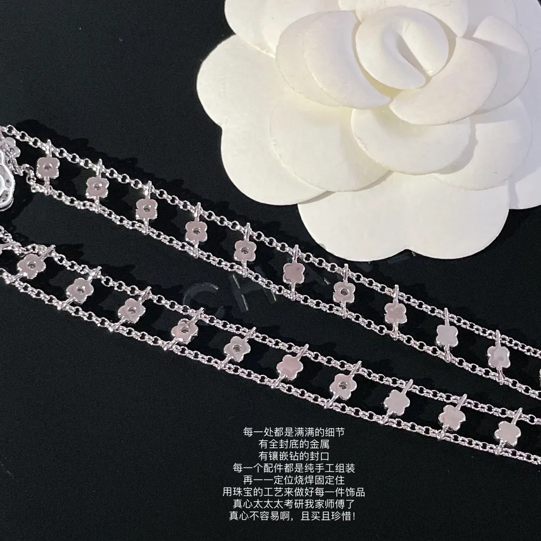 CHANEL Женское колье с кристаллами Camelia CHANEL Женское колье с кристаллами Camelia