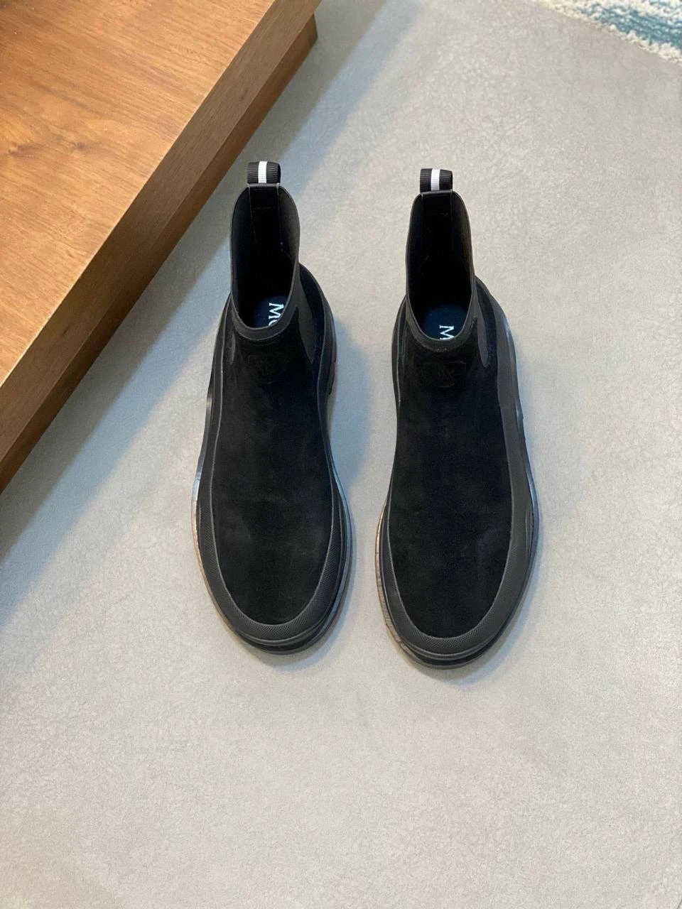 MONCLER Мужские ботинки из коровьей кожи классический силует челси MONCLER Мужские ботинки из коровьей кожи классический силует челси