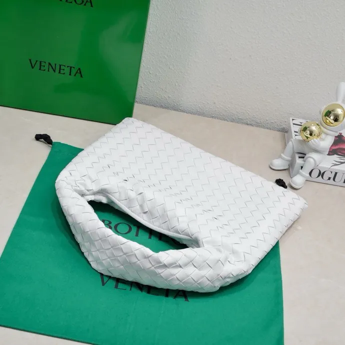 BOTTEGA VENETA Сумка Hop Medium BOTTEGA VENETA Сумка Hop Medium