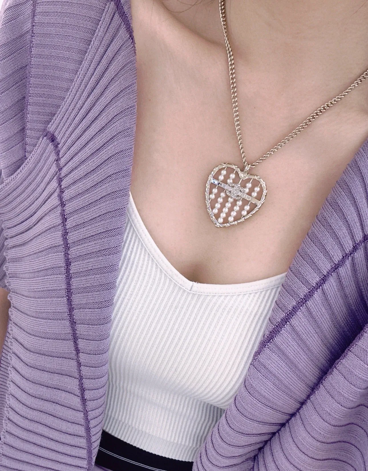 CHANEL Женское колье с подвеской в форме сердца CHANEL Женское колье с подвеской в форме сердца