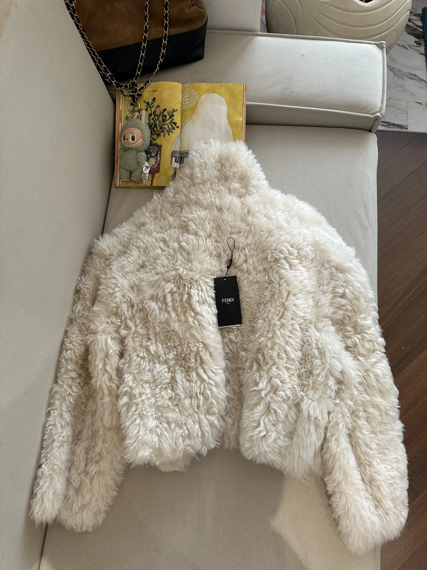 FENDI Женская шуба из овчины FENDI Женская шуба из овчины