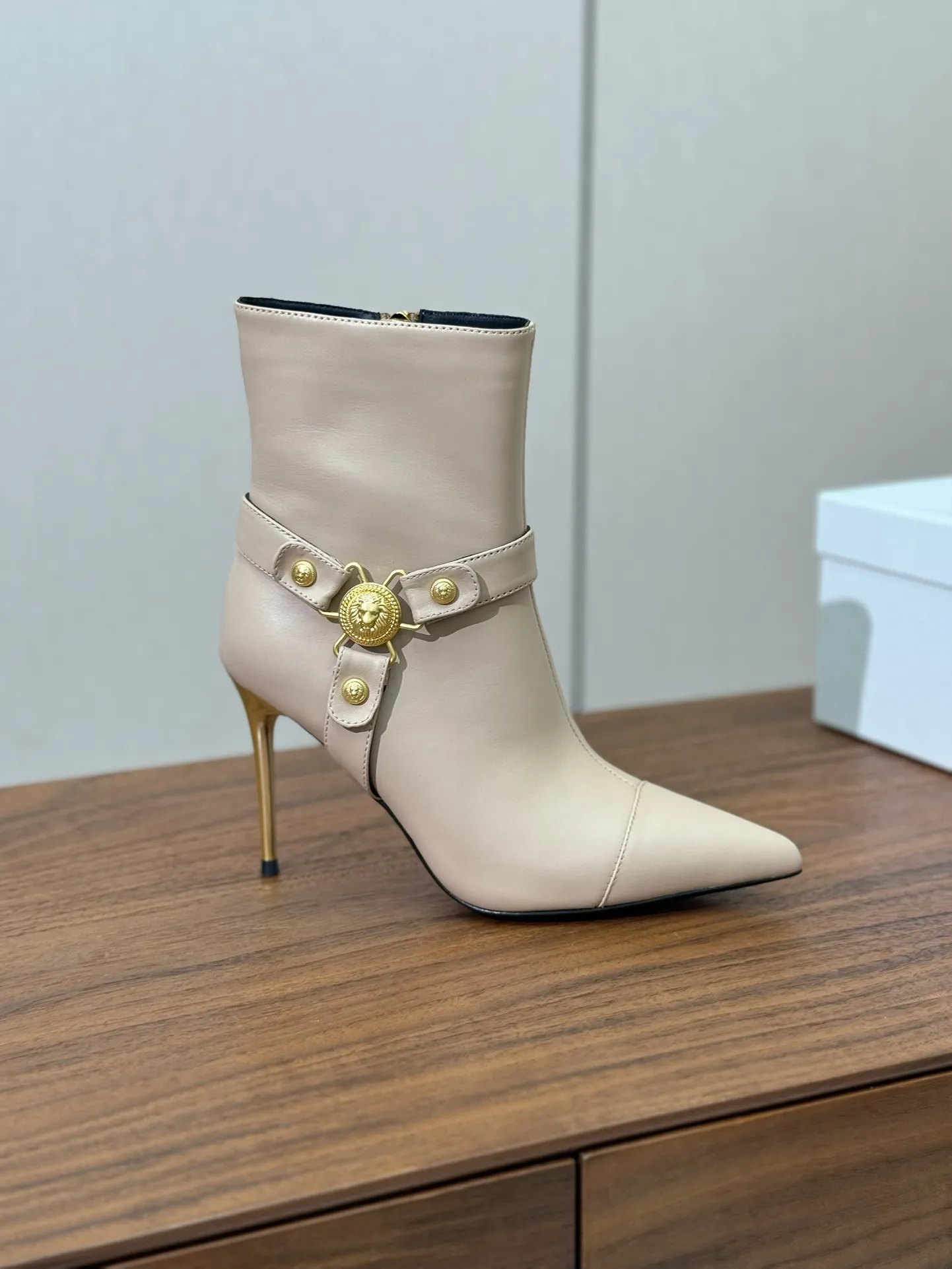 BALMAIN Женские кожаные ботильоны BALMAIN Женские кожаные ботильоны