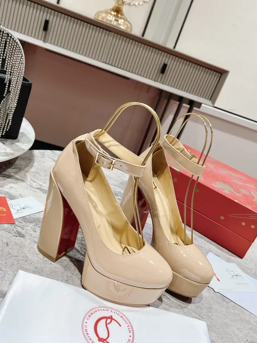 CHRISTIAN LOUBOUTIN Женские туфли из воловьевой кожи