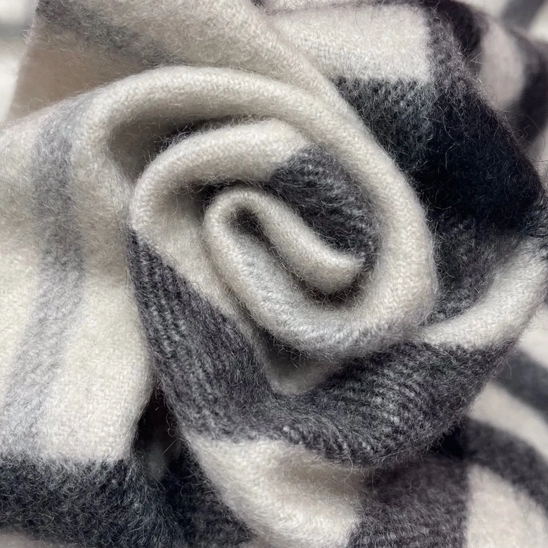 BURBERRY Классический шарф из кашемира BURBERRY Классический шарф из кашемира