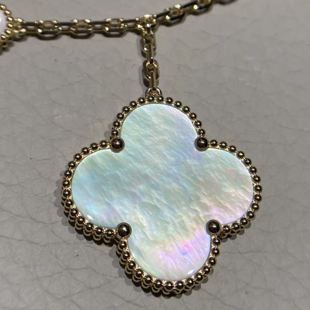 Van Cleef & Arpels Браслет Magic Alhambra 5 мотивов Van Cleef & Arpels Браслет Magic Alhambra 5 мотивов