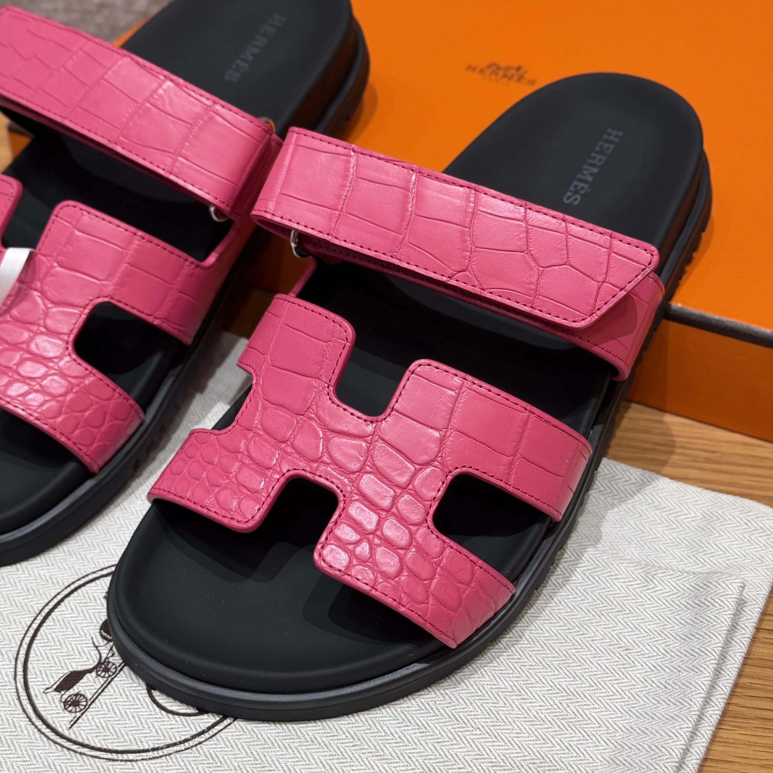 HERMES Женские сандалии Chypre из аллигатора