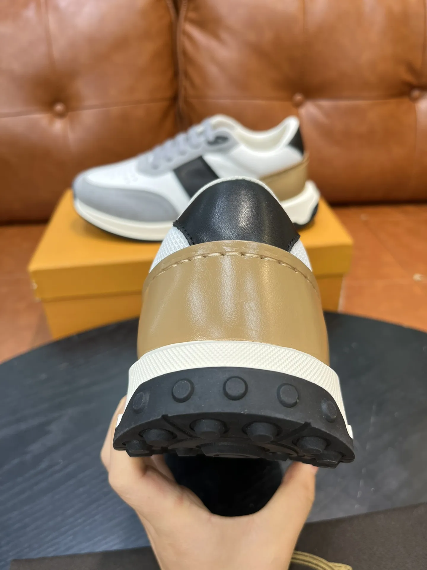 TOD'S Мужские кроссовки из натуральной кожи бежевые