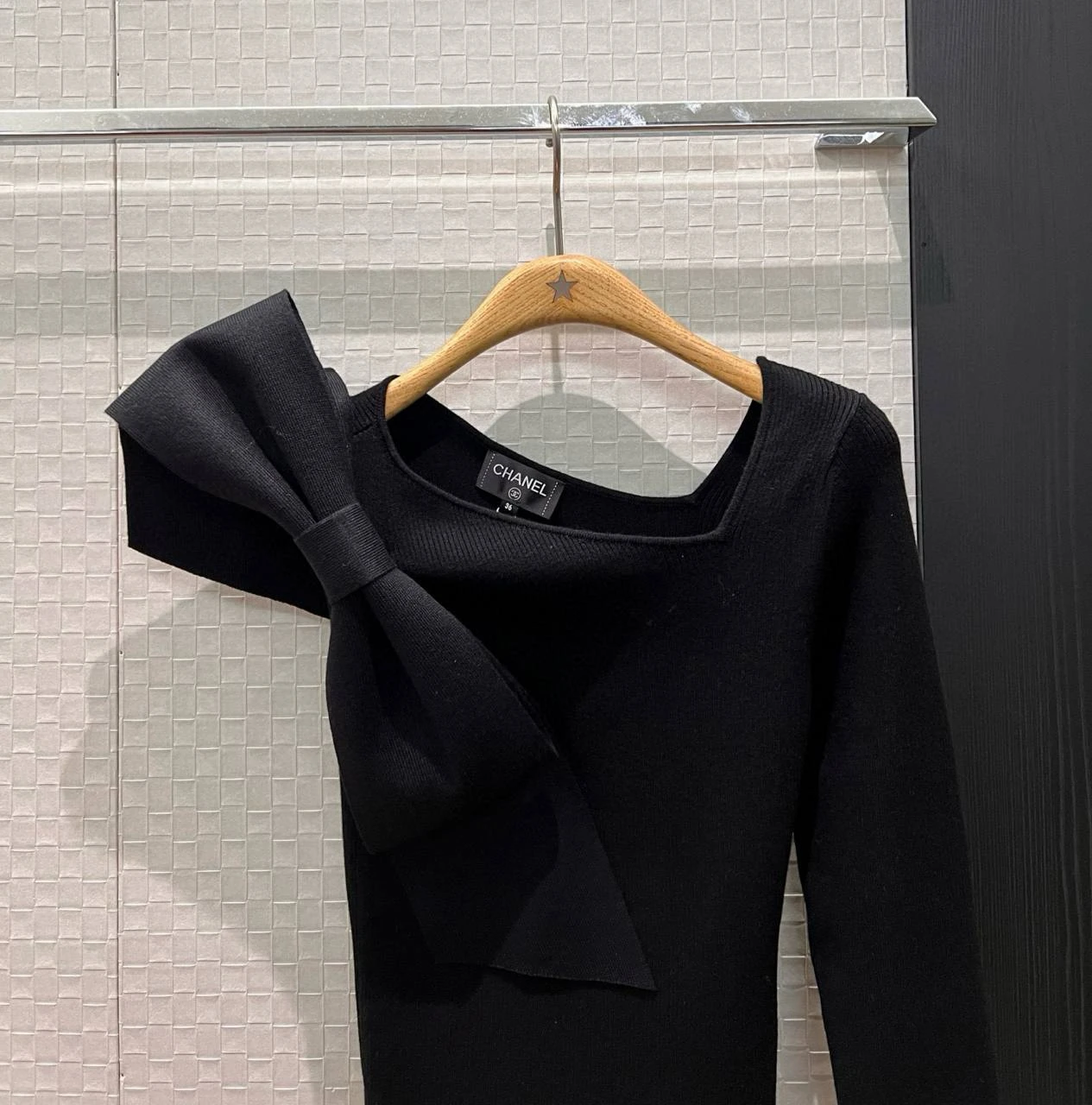 CHANEL Женский свитер CHANEL Женский свитер