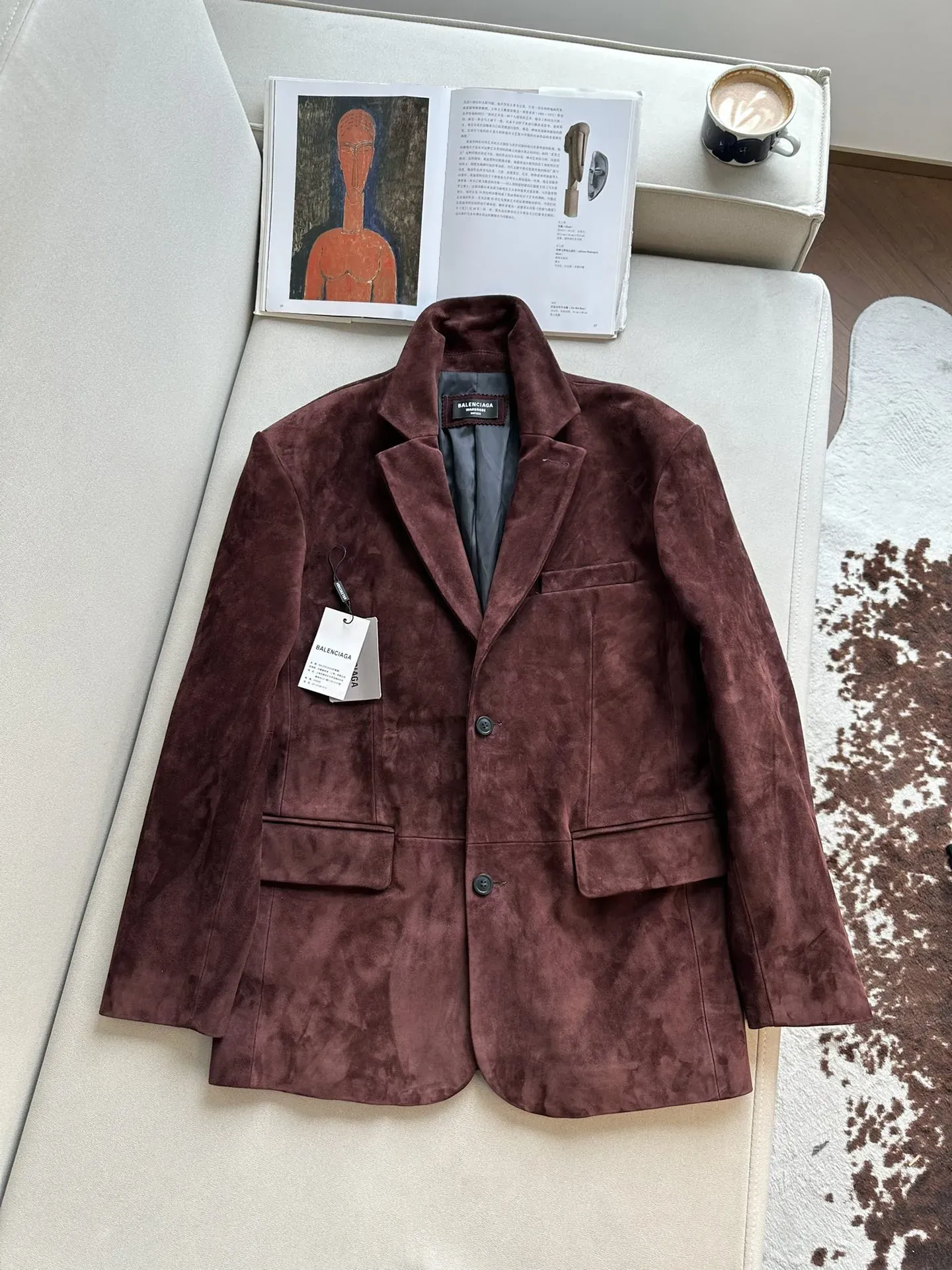 BALENCIAGA Женский костюм из замши